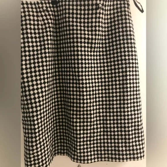Tahari EUC black and wool houndstooth skirt - Picture 2 of 6